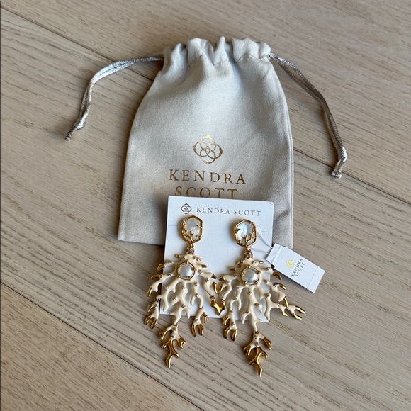 Kendra Scott Shea Vintage Gold Statement Earrings in Ivory Mix NWT - Picture 2 of 8